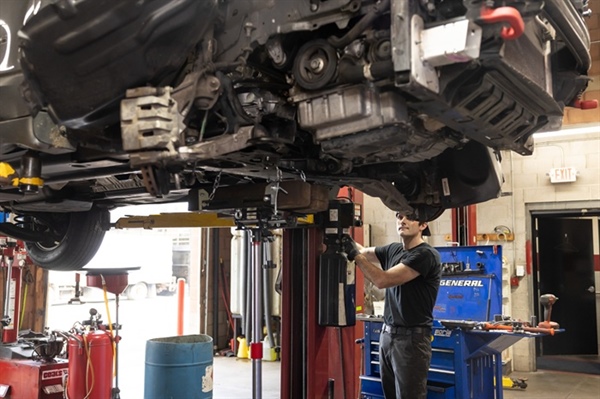 How Do Full-Service Auto Repair Shops Manage Both Routine Maintenance and Major Engine/Transmission Repairs?