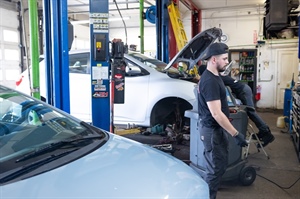 How Do Full-Service Auto Repair Shops Handle Hybrid and Electric Vehicle Maintenance?
